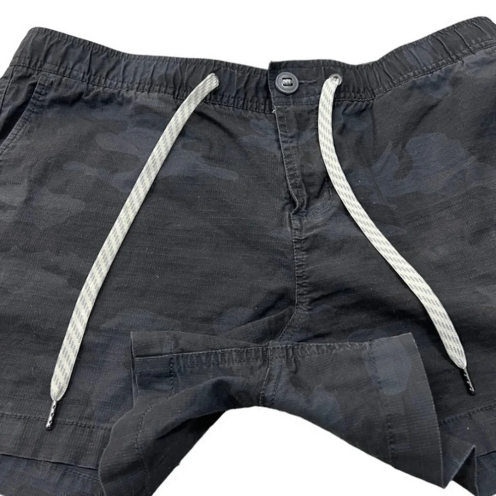 Vuori Ripstop Black Camo‎ Shorts